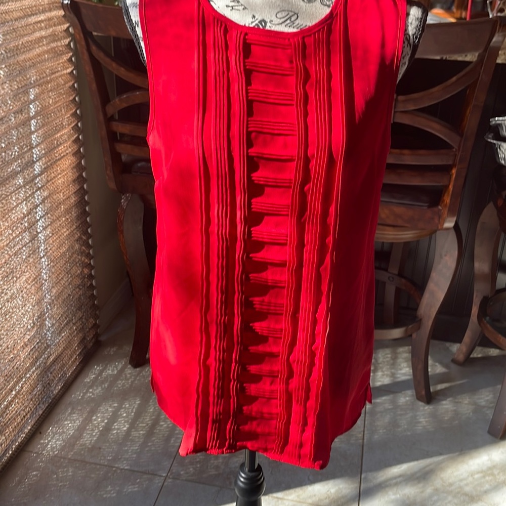 Vince Camuto red top size small beautiful pleating detail